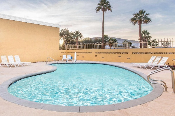 Days Inn by Wyndham Indio image 3